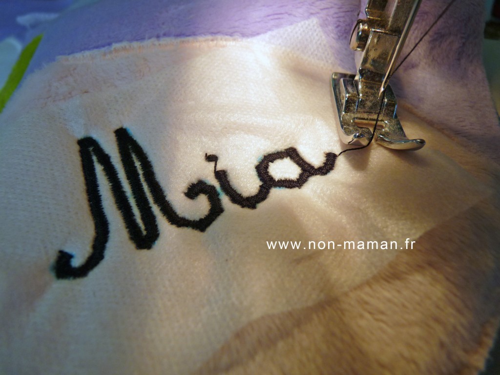 Tuto broderie prénom à la machine a coudre NON! maman