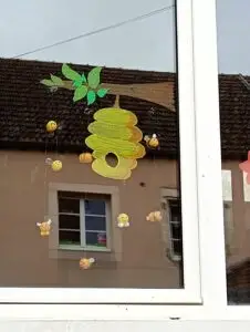 abeilles en oeufs kinder